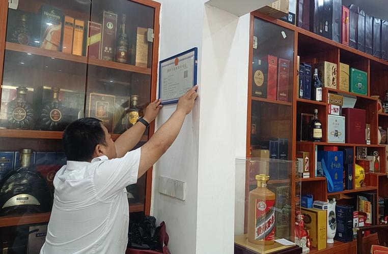 为进一步强化烟草专卖零售许可证管理,近期,江西九江城区烟草持续规范