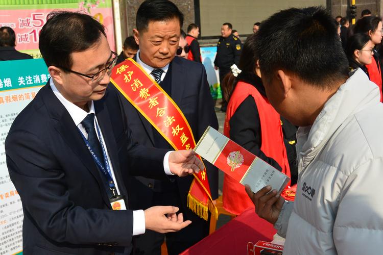 宣传近年来卷烟打假打私成果,释放烟草专卖打假打私强烈信号,引导零售